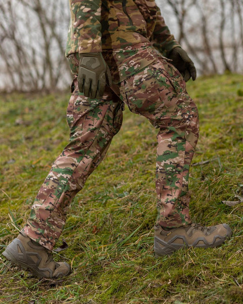 Zestaw taktyczny (kurtka w kamuflażu Trajectory, spodnie cargo Tactical warrior, Kapelusz khaki RASTA)