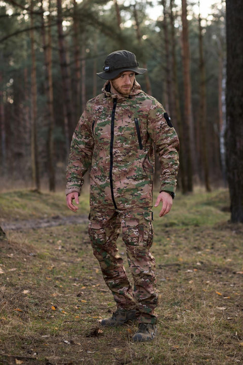 Zestaw taktyczny (kurtka w kamuflażu Trajectory, spodnie cargo Tactical warrior, Kapelusz khaki RASTA)